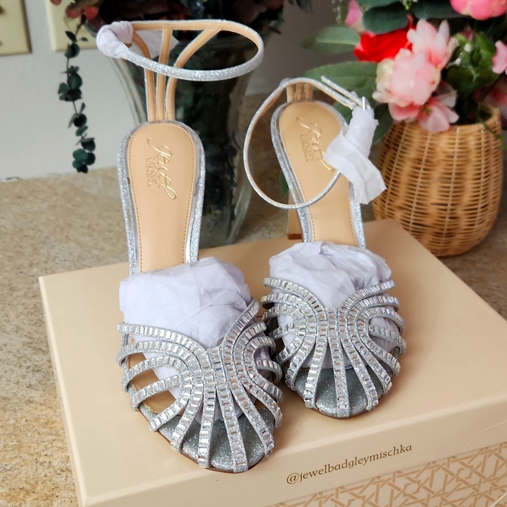 Jewel Badgley Mischka silver heels